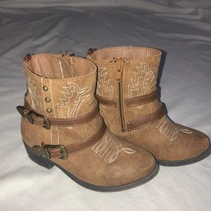 Girls boots